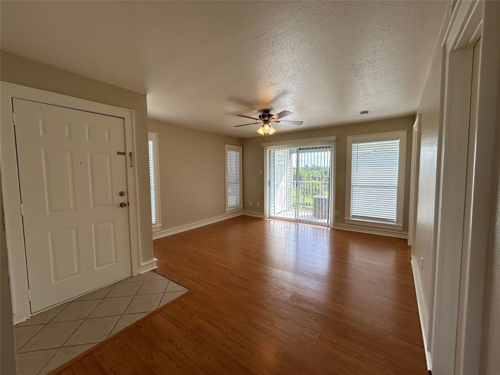 Real estate property located at 18617 Egret Bay #502, Harris, Egret Bay Villas Condo Ph 01, Webster, TX, US