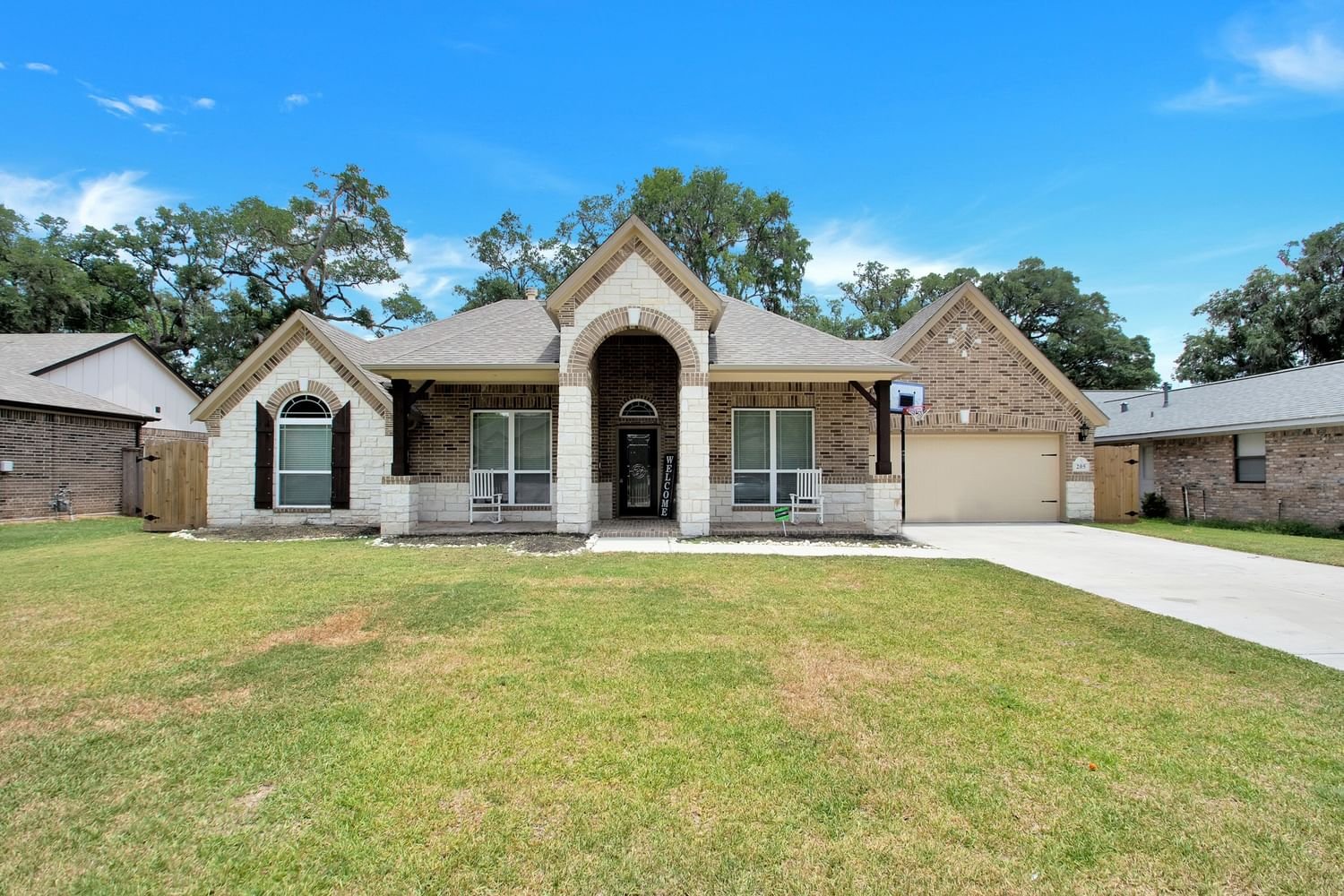 Real estate property located at 205 Amherst, Brazoria, Columbia Lakes Sec 1-2-3-4-5, West Columbia, TX, US