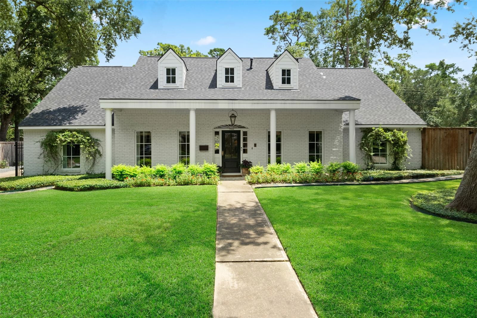 Real estate property located at 102 Plantation, Harris, Whispering Oaks, Houston, TX, US