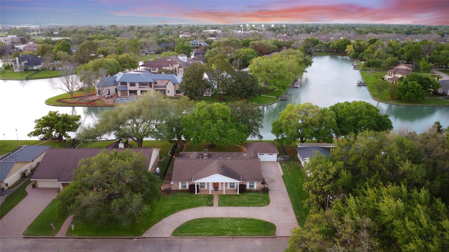 Real estate property located at 611 Santa Maria, Fort Bend, Venetian Estates, Sugar Land, TX, US