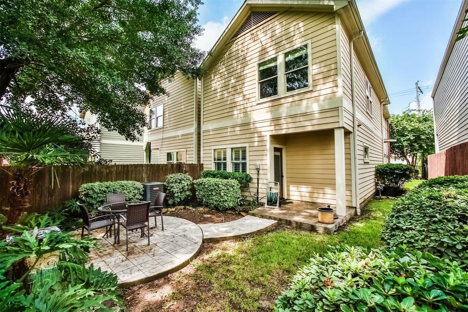 Real estate property located at 906 Lawrence, Harris, Courtyards/Lawrence Replay, Houston, TX, US