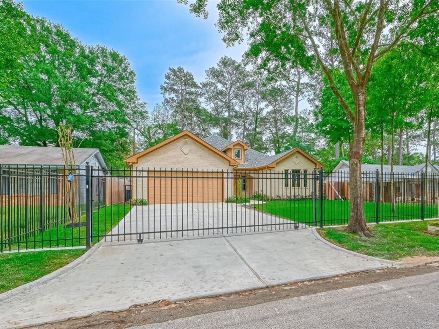 Real estate property located at 10534 Hollyglen, Harris, Fontaine Place, Houston, TX, US