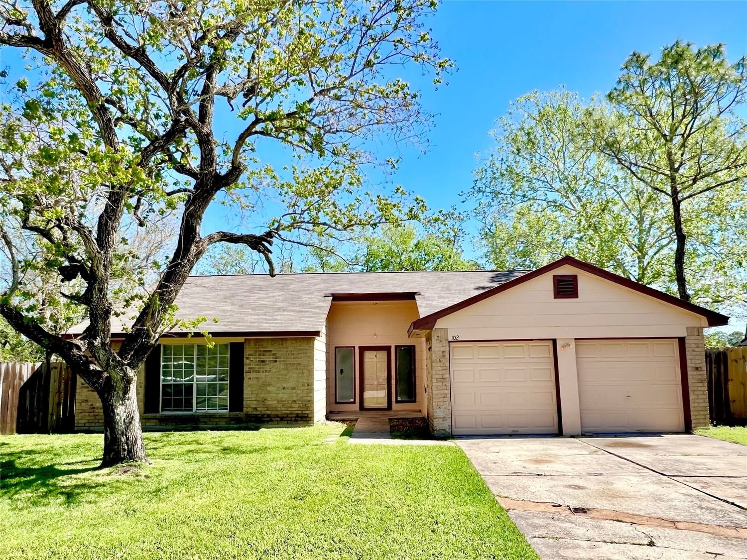 Real estate property located at 102 Greenshire, Galveston, Meadow Bend, League City, TX, US