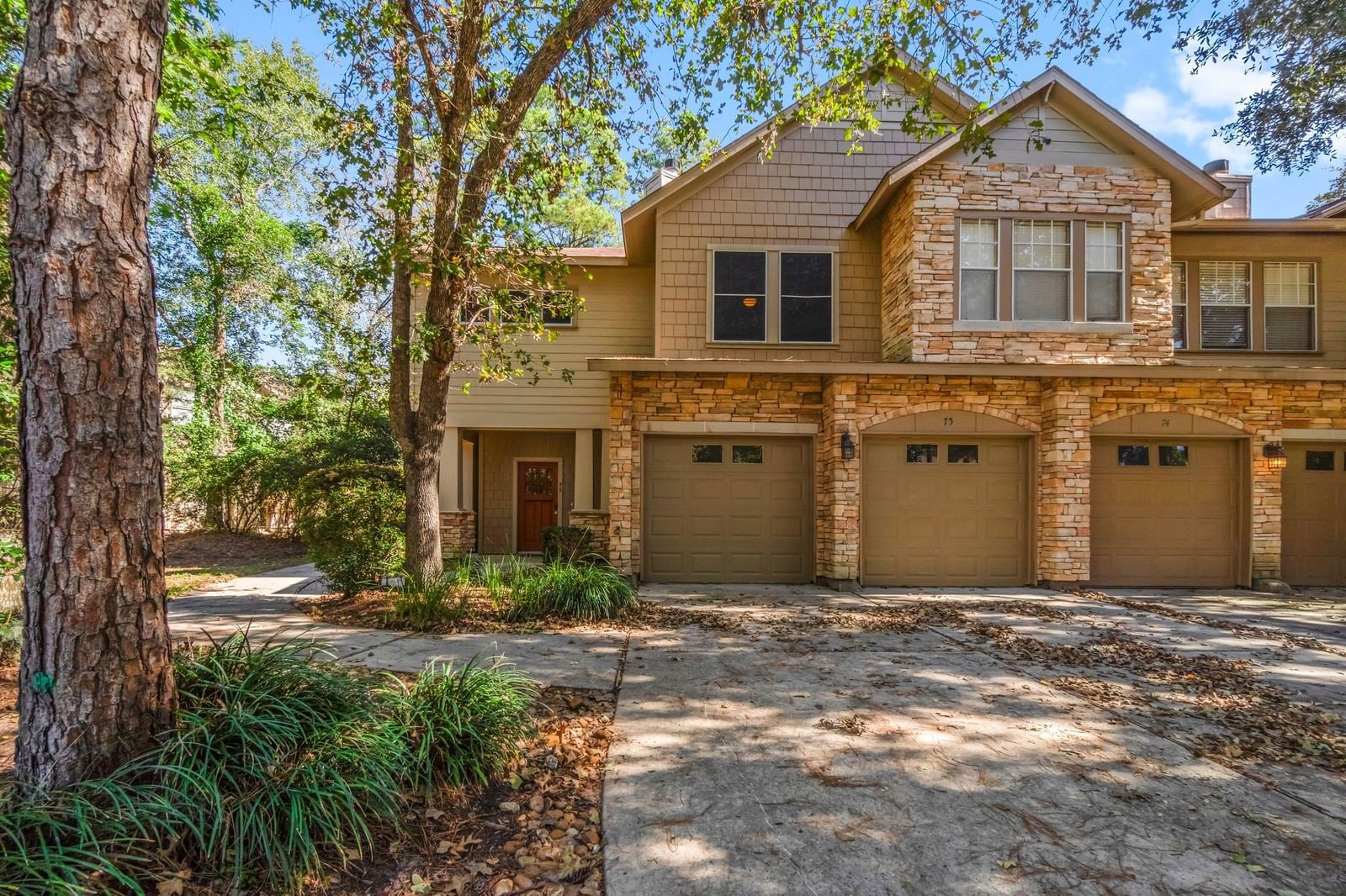 Real estate property located at 75 Scarlet Woods, Montgomery, Stonemill Courts, The Woodlands, TX, US