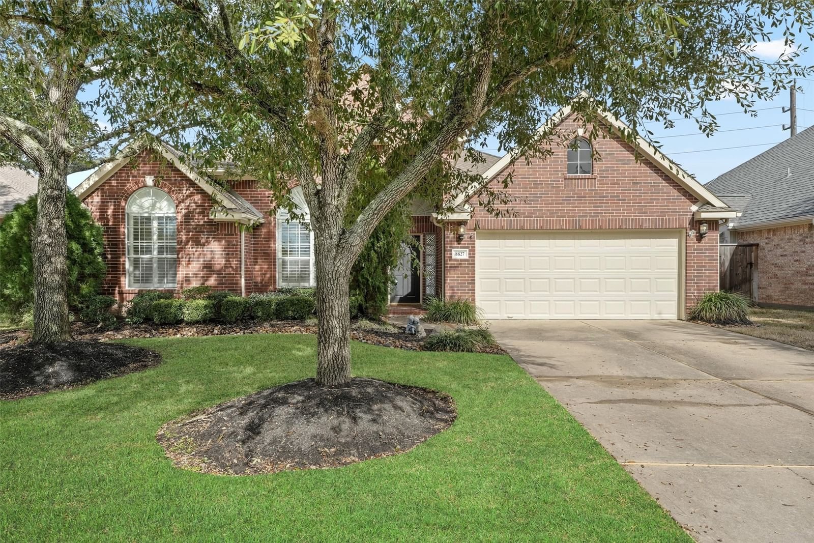 Real estate property located at 8827 Saratoga, Fort Bend, Greatwood Terrace, Sugar Land, TX, US