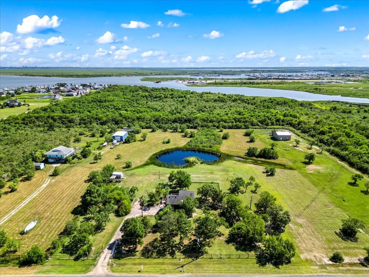 Real estate property located at 2525 Avenue, Galveston, San Leon Farm Home Tracts, San Leon, TX, US