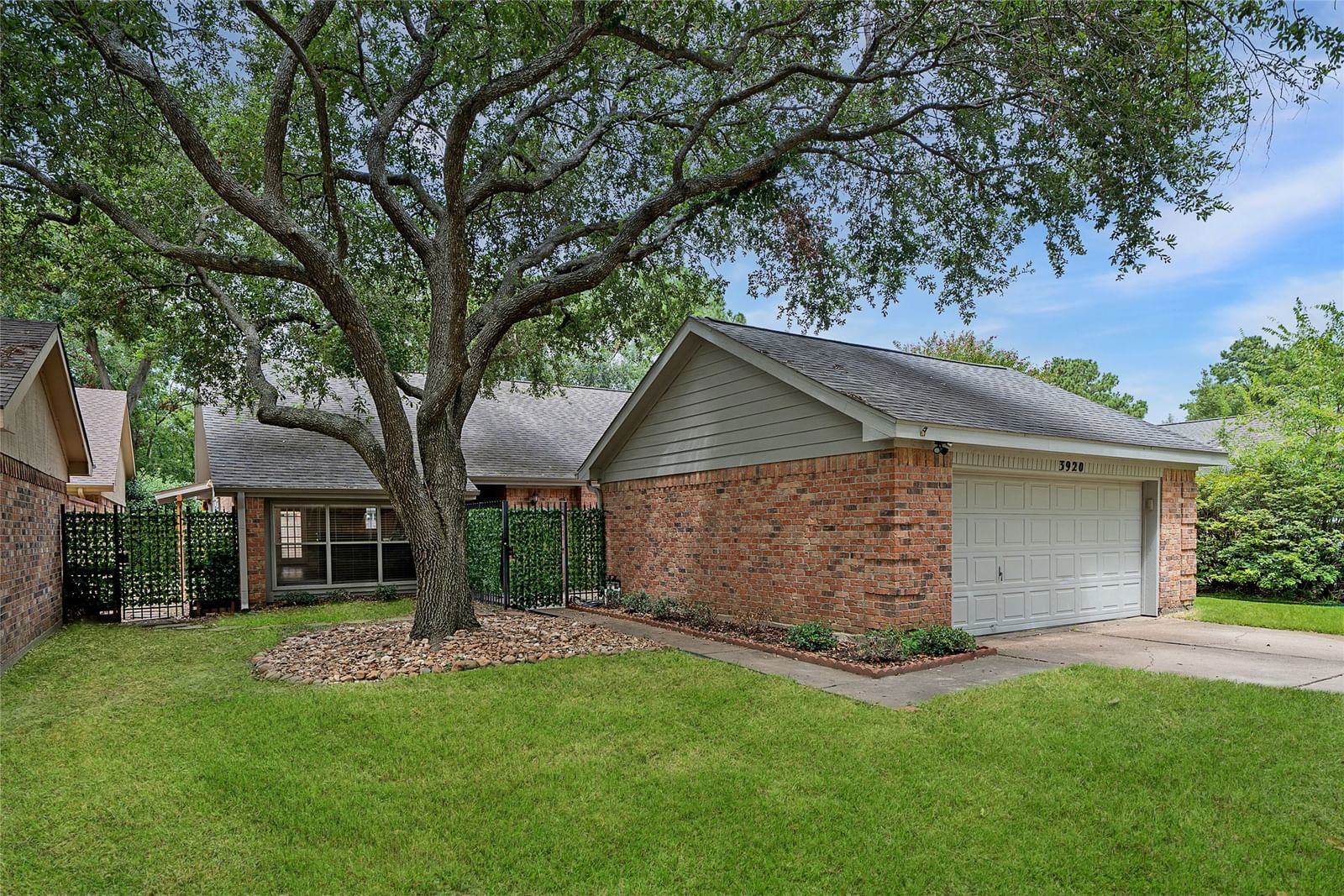 Real estate property located at 3920 Heathersage, Harris, Deerfield Village Patio Homes, Houston, TX, US