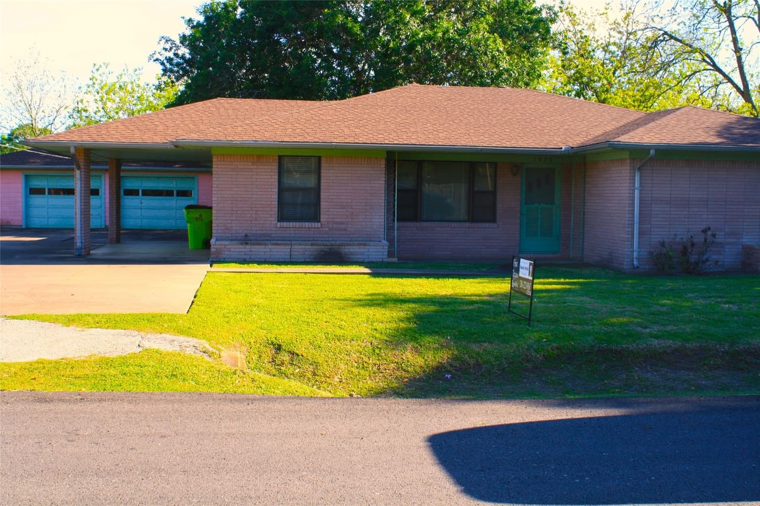 Real estate property located at 1320 Elizabeth, Fort Bend, Walenta Sub, Rosenberg, TX, US