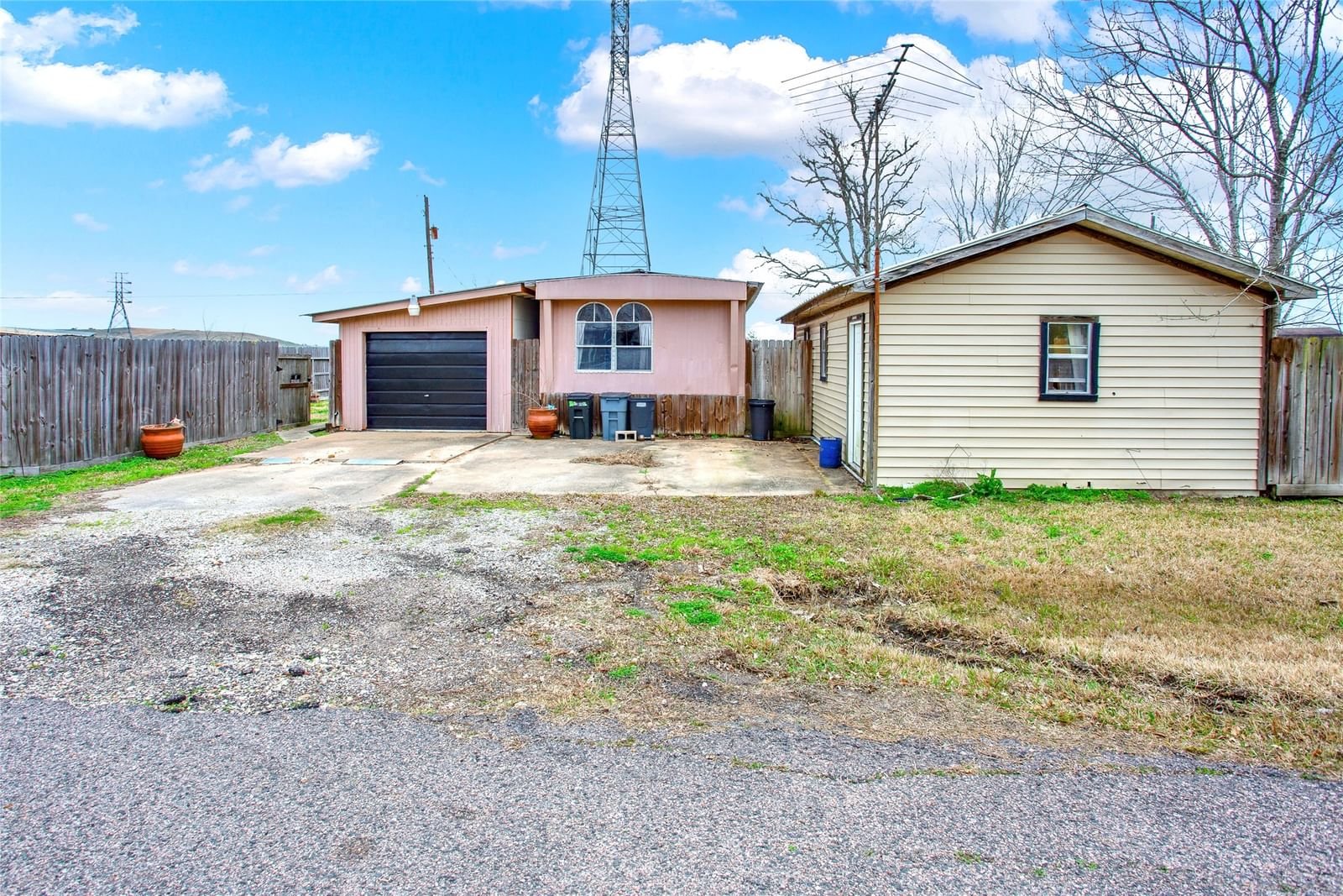 Real estate property located at 838 County Road 925b, Brazoria, Village Meadow, Alvin, TX, US