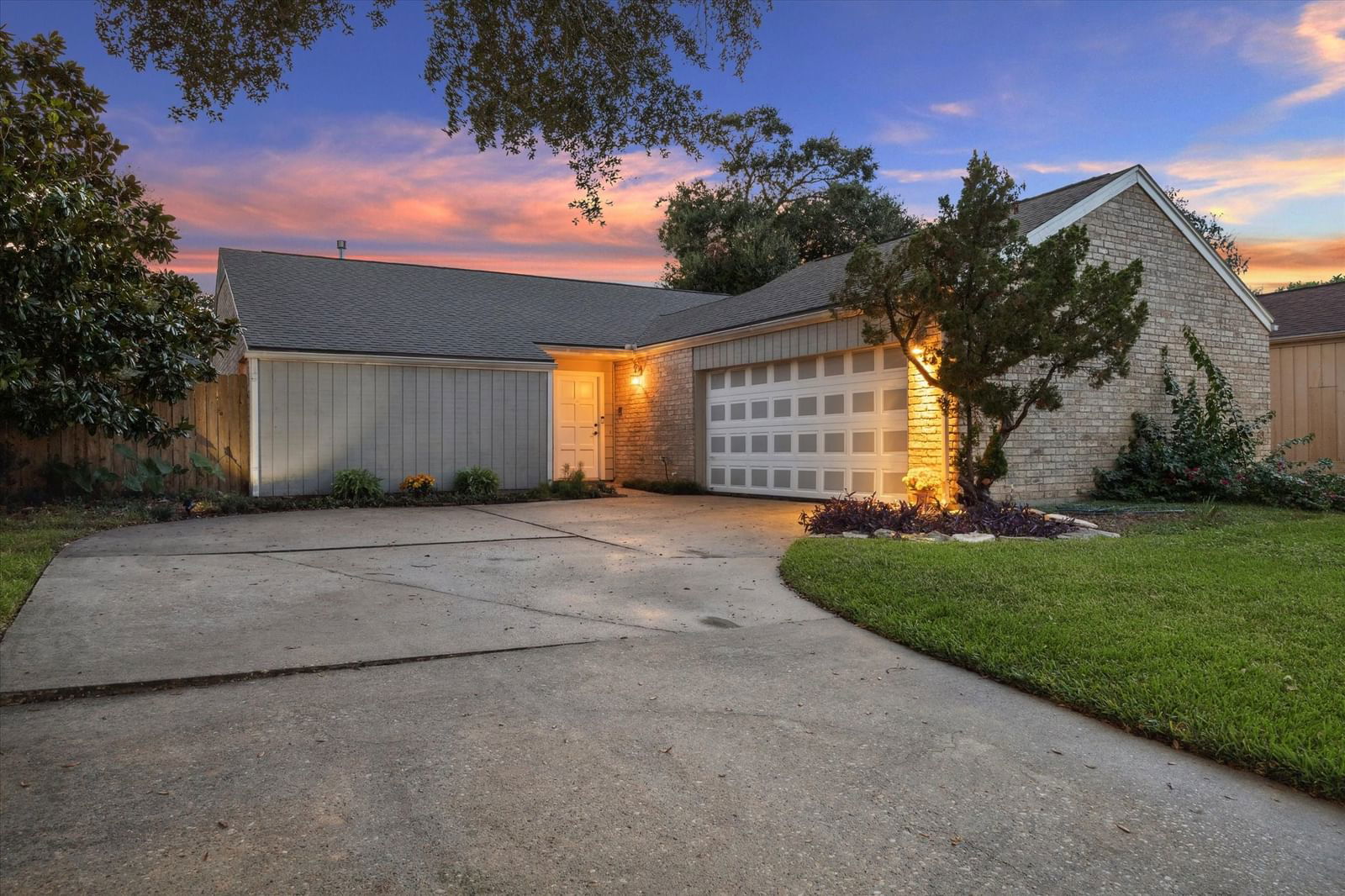 Real estate property located at 15813 Rippling Water, Harris, Bear Creek Village Sec 09, Houston, TX, US