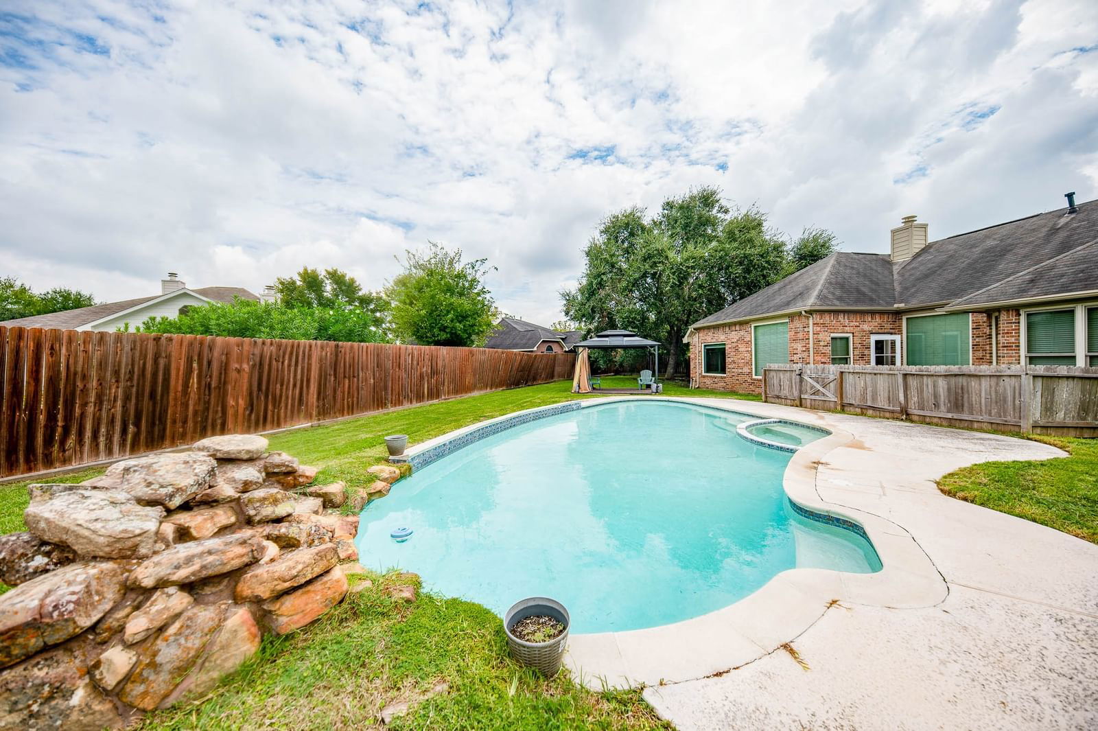 Real estate property located at 6607 Timber Square, Fort Bend, West Oaks Village Sec 3, Richmond, TX, US