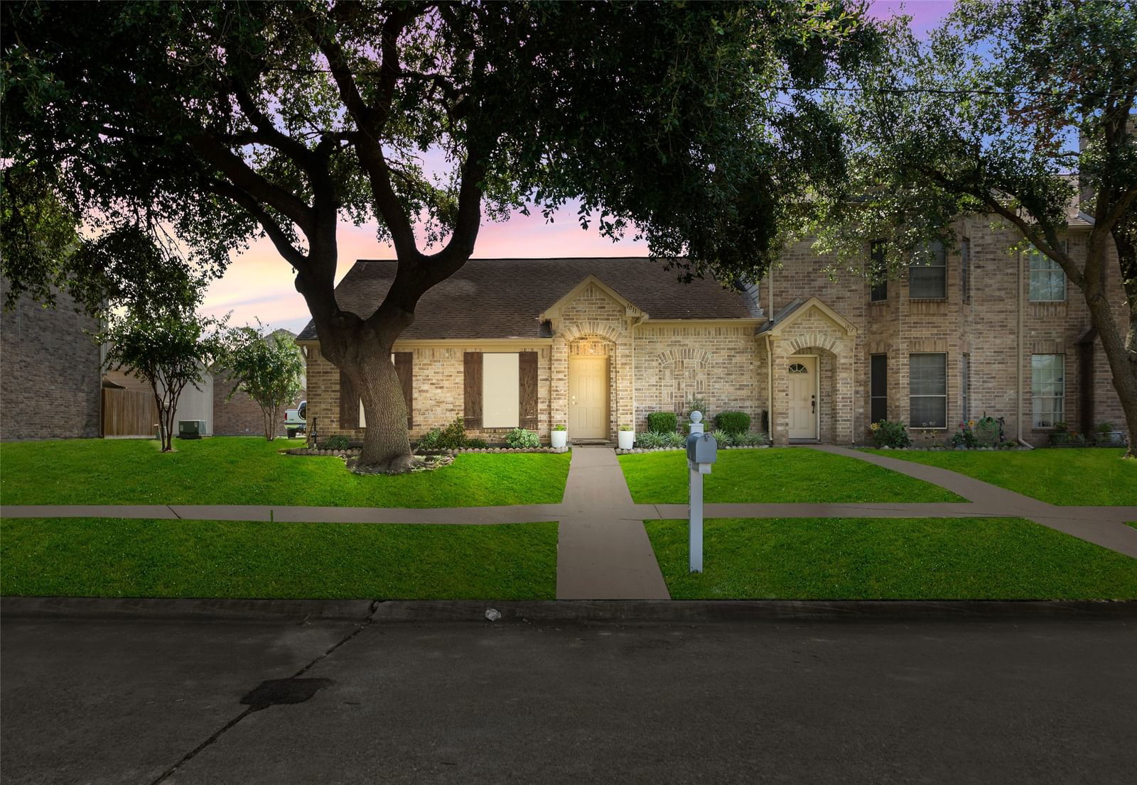 Real estate property located at 1011 Whelton, Harris, Birnham Woods T/H Sec 01, Pasadena, TX, US