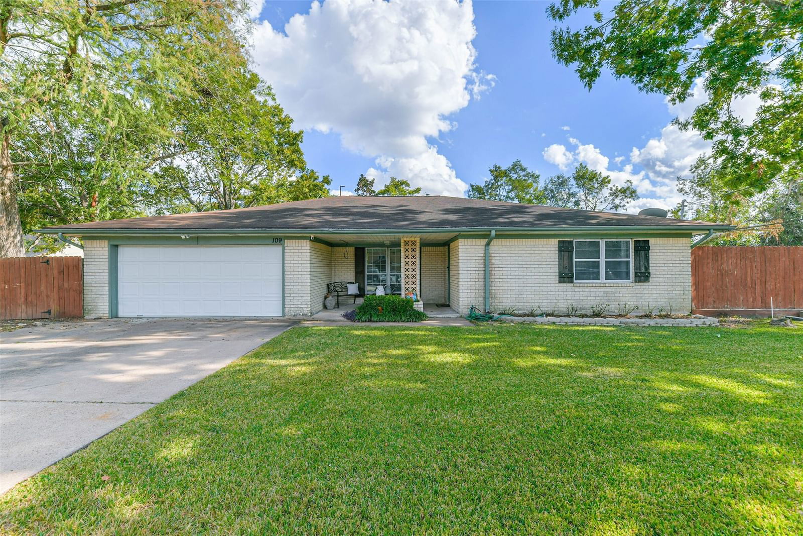 Real estate property located at 109 Shadowbend, Galveston, Friendswood Sub Lts 1 to 12, Friendswood, TX, US