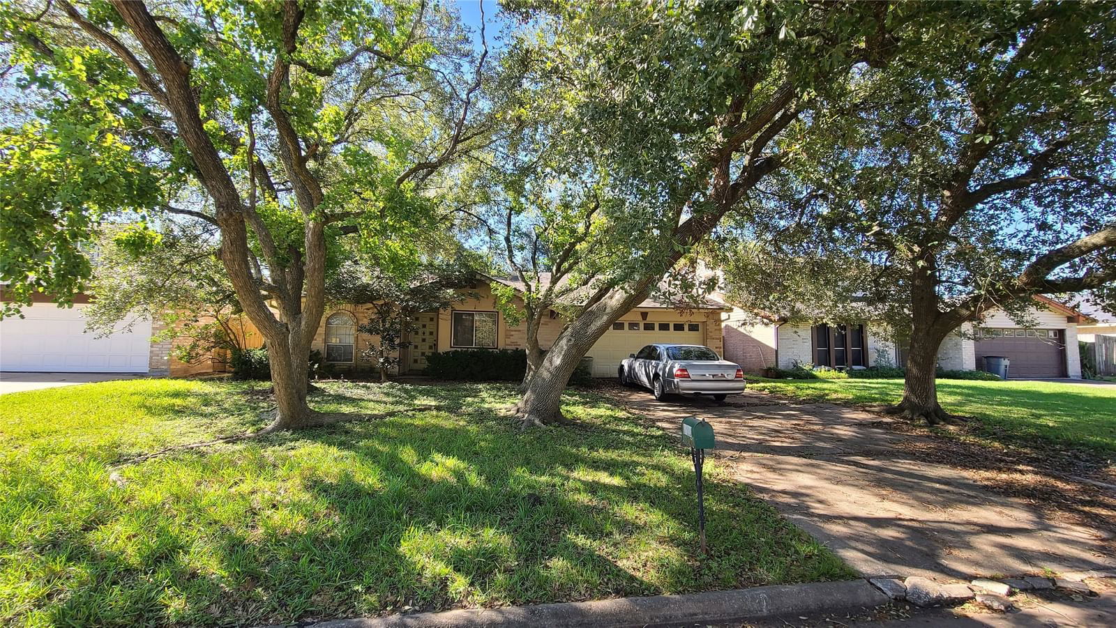 Real estate property located at 17110 Bougainvilla, Harris, Forest Bend Sec 03, Friendswood, TX, US