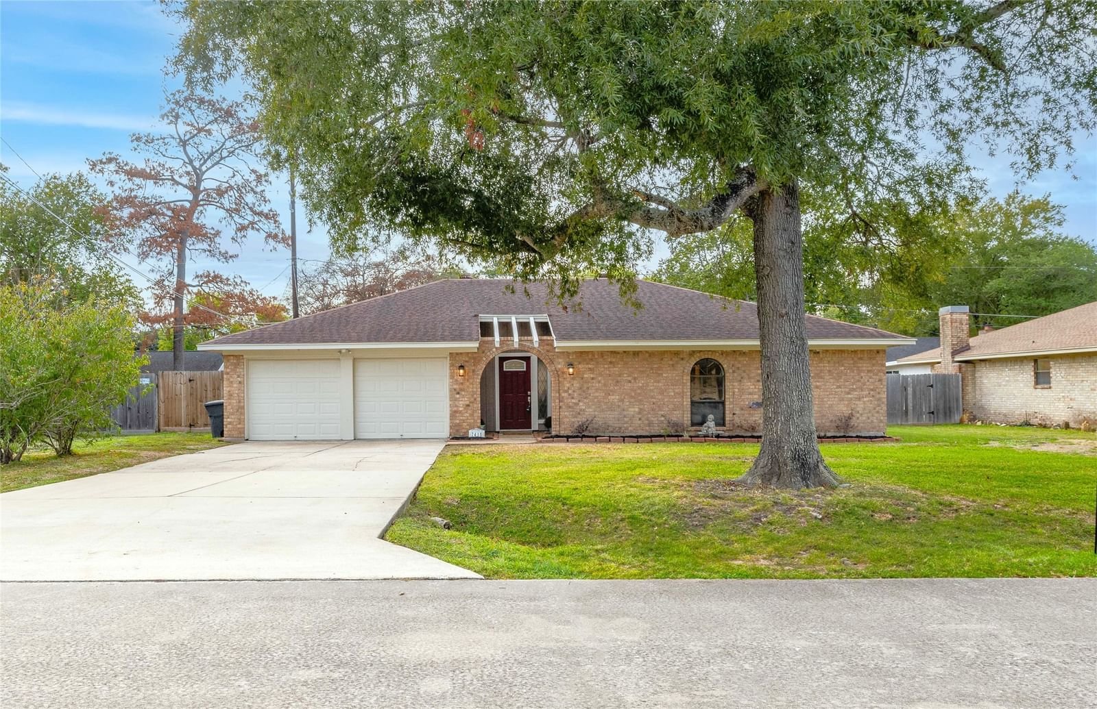 Real estate property located at 7415 Lone Oak, Chambers, Pinehurst Sub, Baytown, TX, US