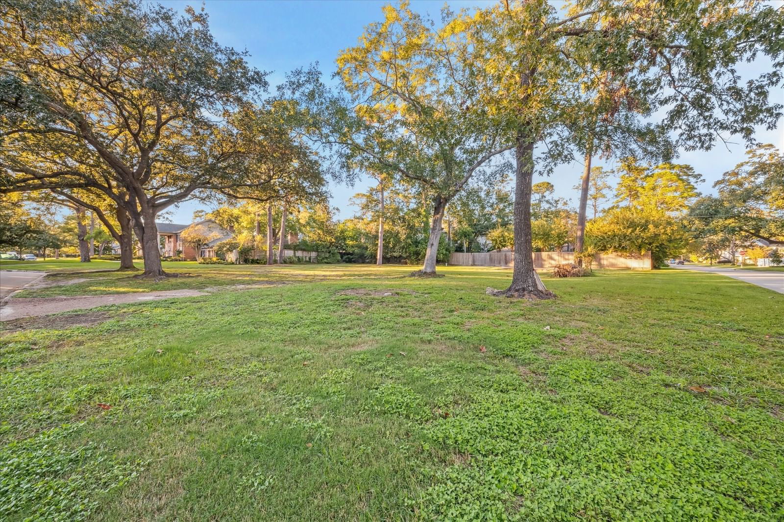 Real estate property located at 635 Shartle, Harris, Hunters Grove Sec 02, Houston, TX, US