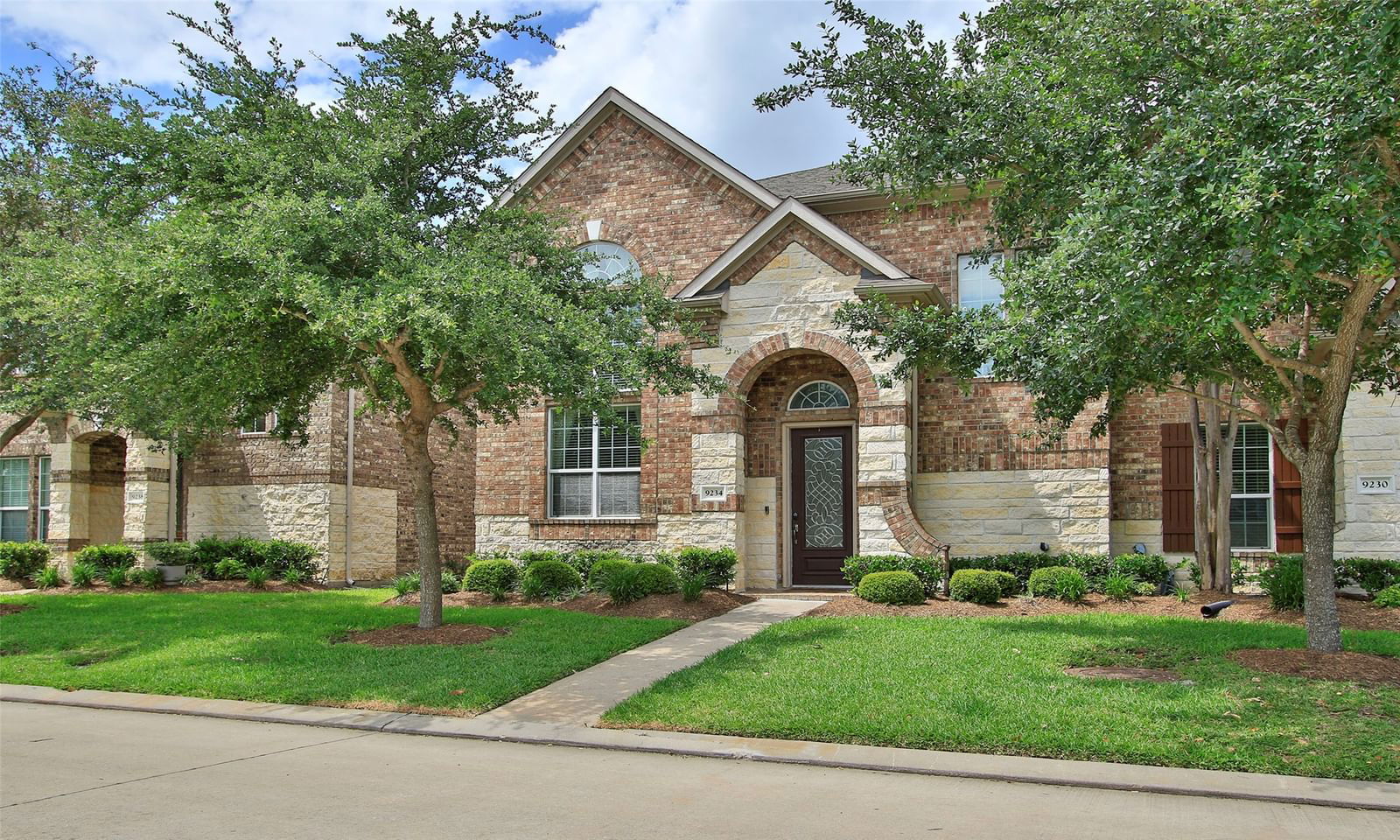 Real estate property located at 9234 Solvista Pass, Harris, Vintage Royale Sec 1, Houston, TX, US