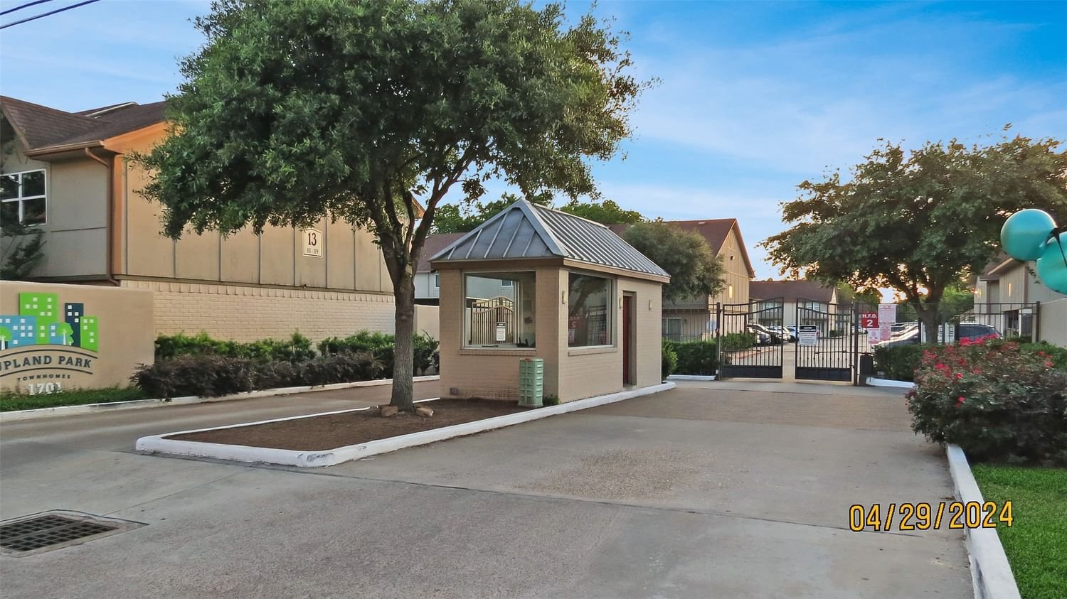Real estate property located at 1701 Upland #192, Harris, Woods Camelot Condo, Houston, TX, US