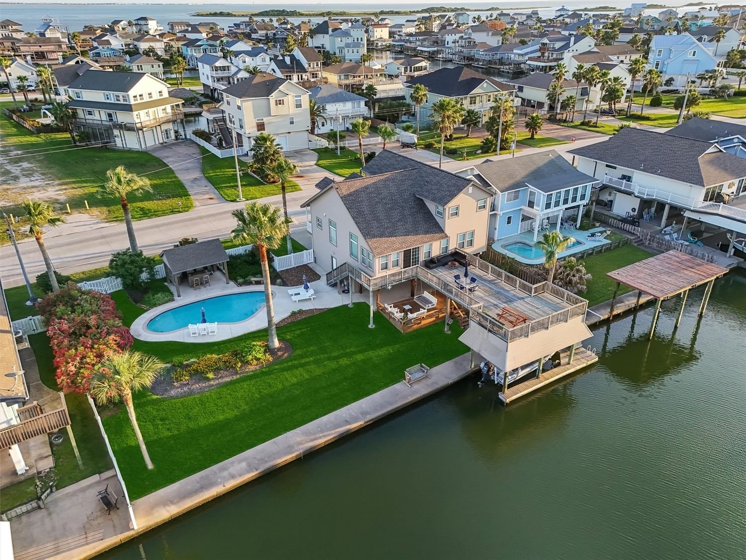Real estate property located at 1302 Tiki, Galveston, Tiki Island 6, Tiki Island, TX, US