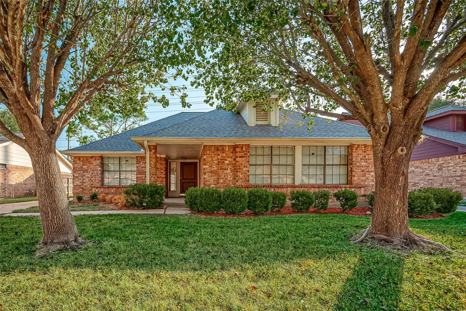 Real estate property located at 2810 Pineleaf, Fort Bend, Colony Grant, Sugar Land, TX, US