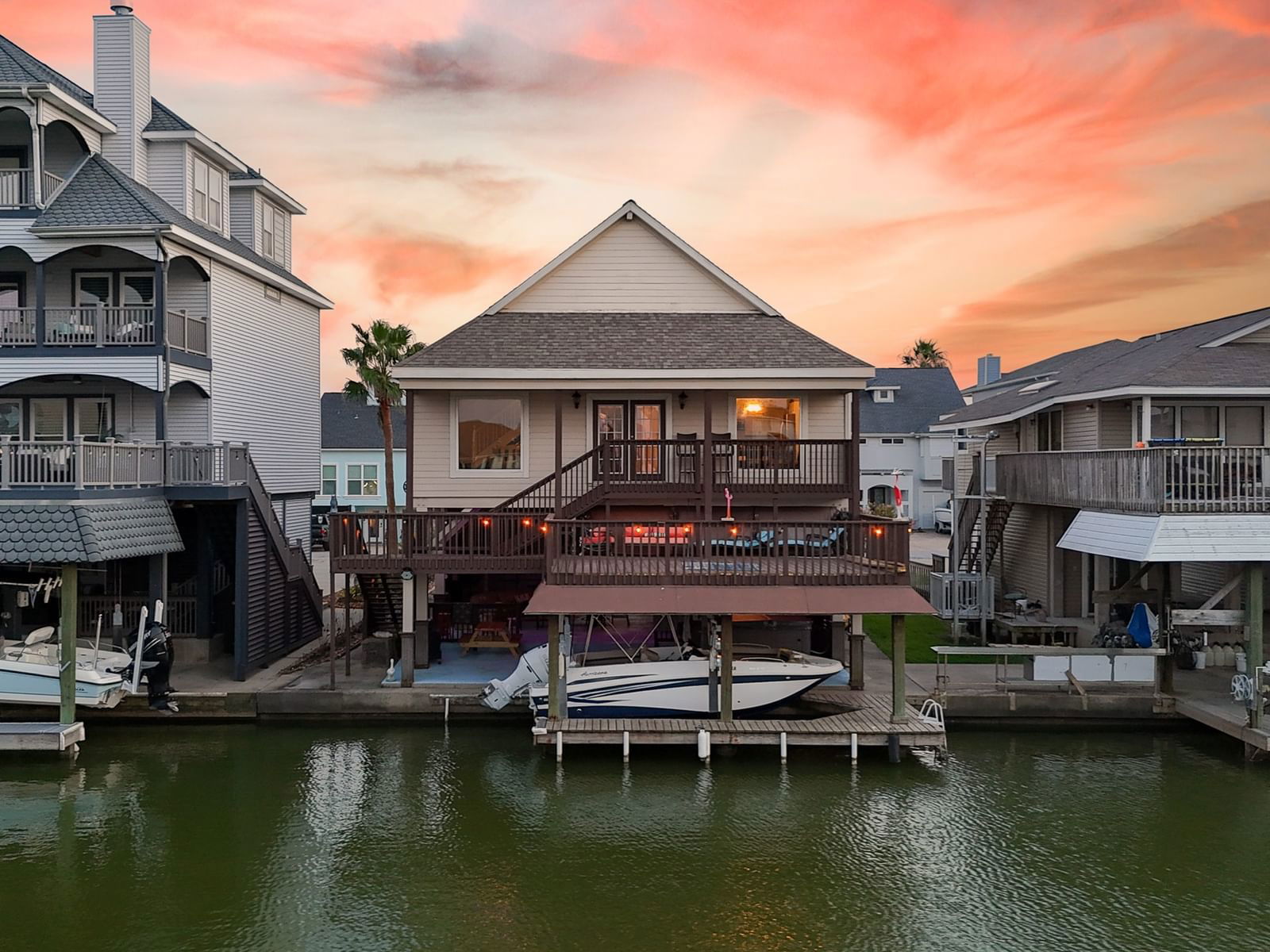 Real estate property located at 1822 Port O'Call, Galveston, Tiki Island, Galveston, TX, US