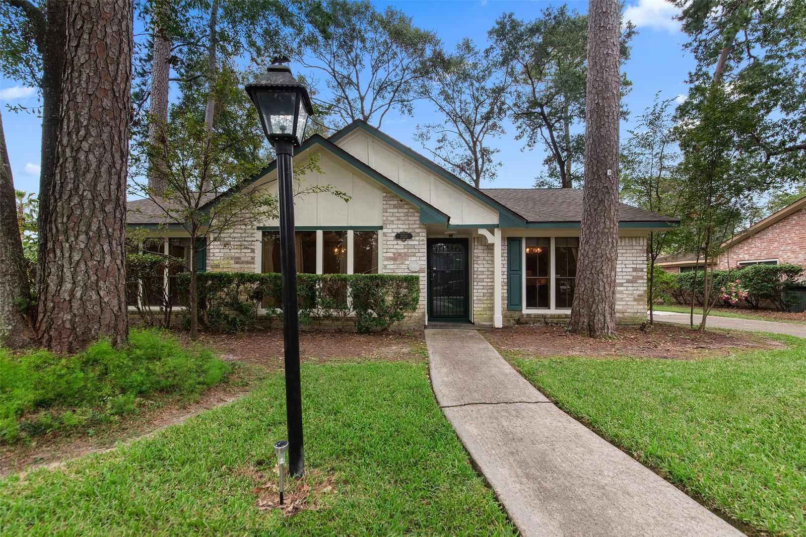 Real estate property located at 2226 Middle Creek, Harris, Woodland Hills Village Sec 09, Kingwood, TX, US