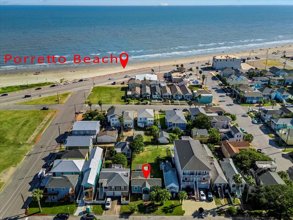 Real estate property located at 1213 Avenue M 1/2, Galveston, Galveston Outlots, Galveston, TX, US