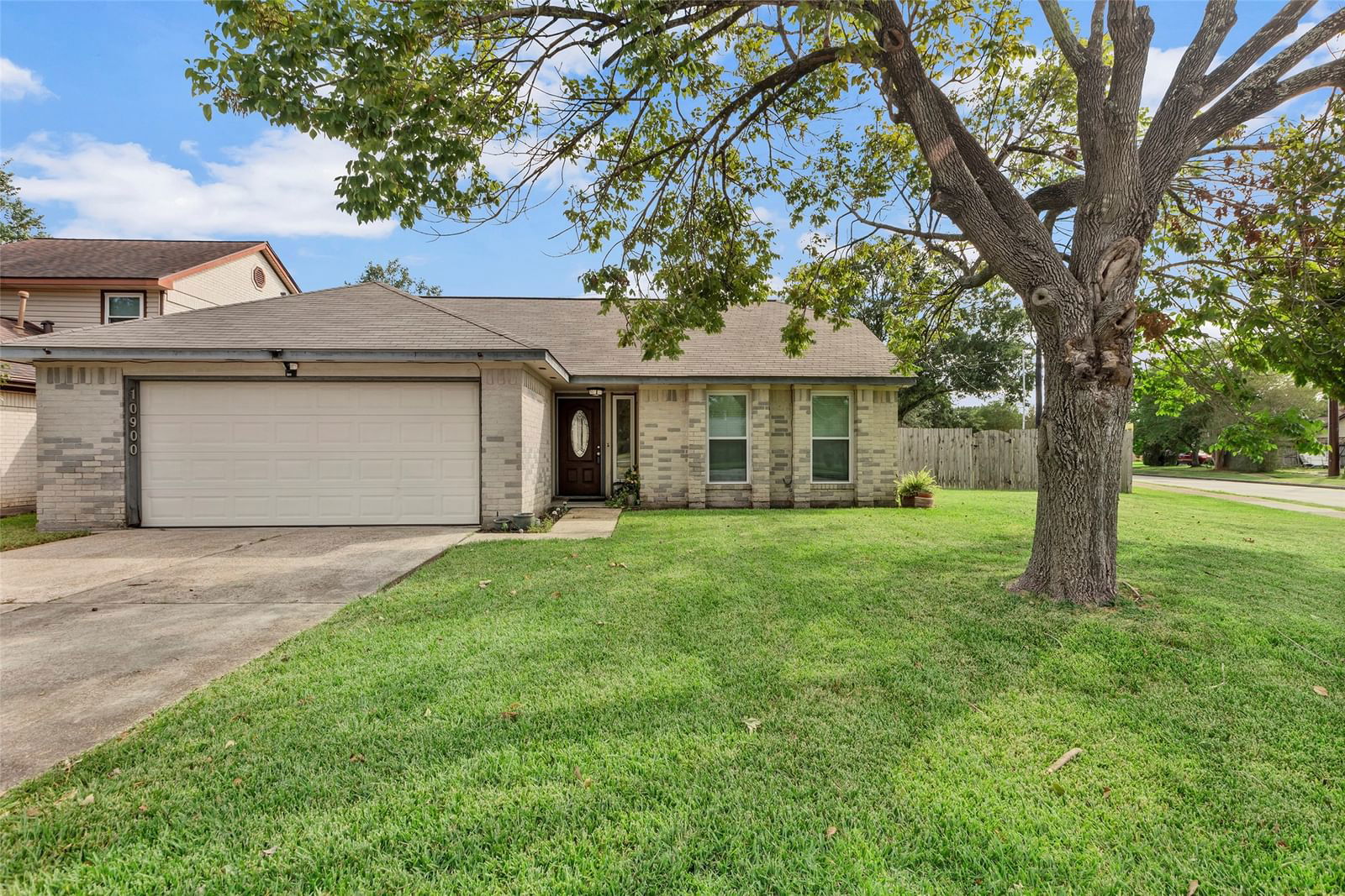 Real estate property located at 10900 Mulberry, Harris, Fairmont Park East, La Porte, TX, US