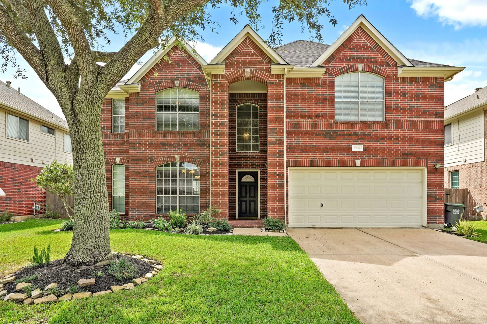 Real estate property located at 2704 Sun Beam, Brazoria, SUNRISE LAKES S SEC 3, Pearland, TX, US