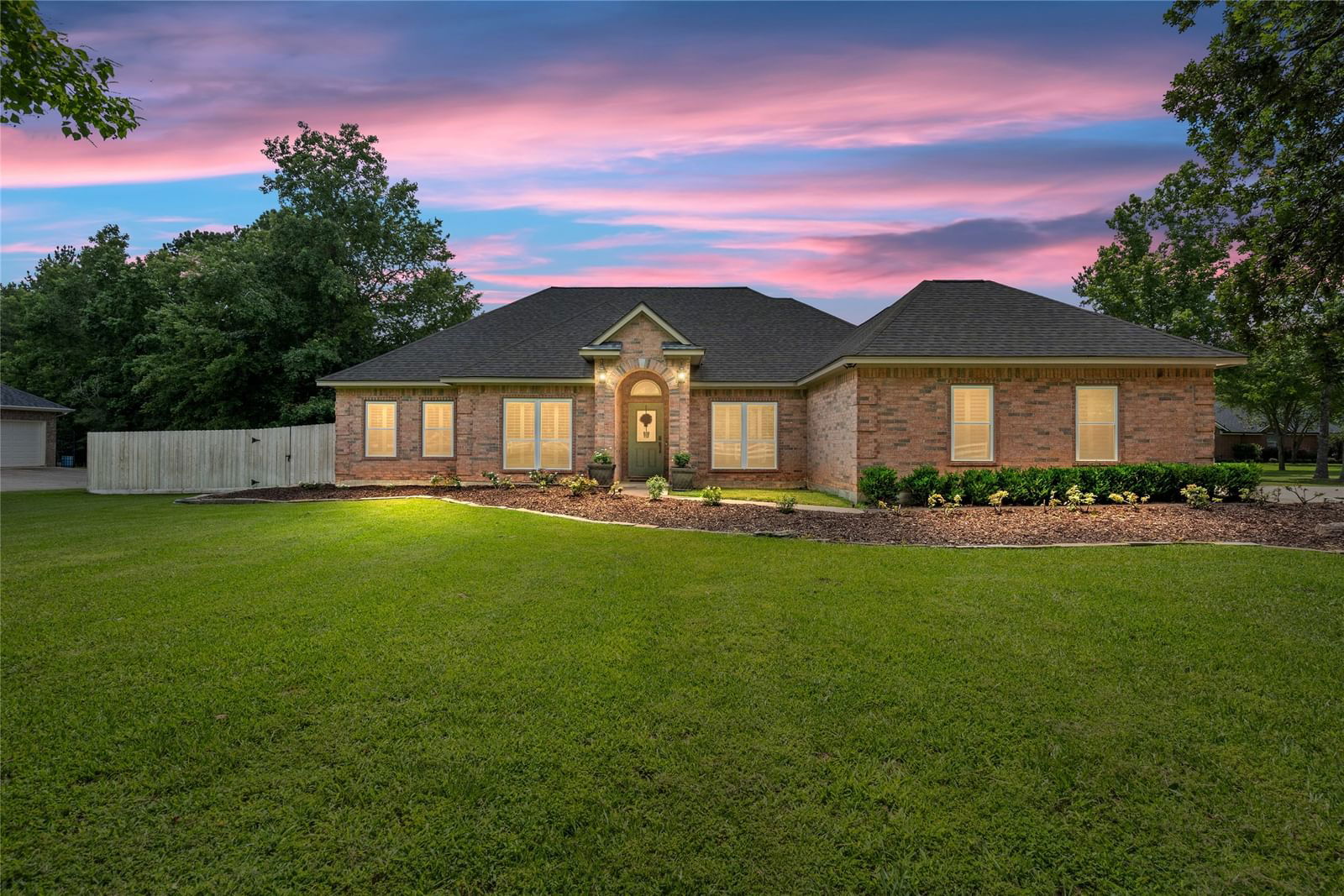 Real estate property located at 11416 Zoe Loop, Montgomery, Grand Lake Estates 04, Montgomery, TX, US