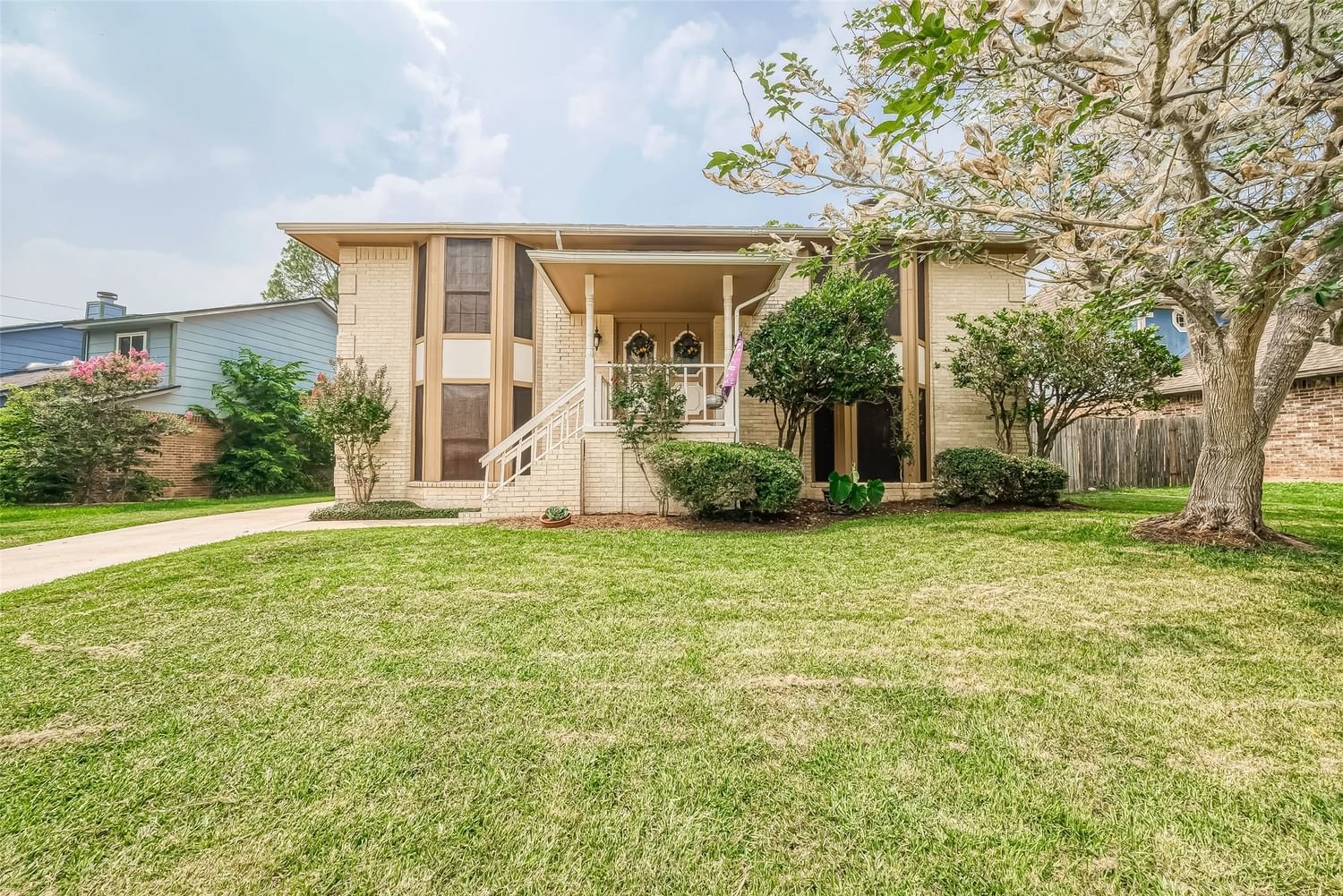 Real estate property located at 2319 Willow Bend, Fort Bend, The Grove, Richmond, TX, US