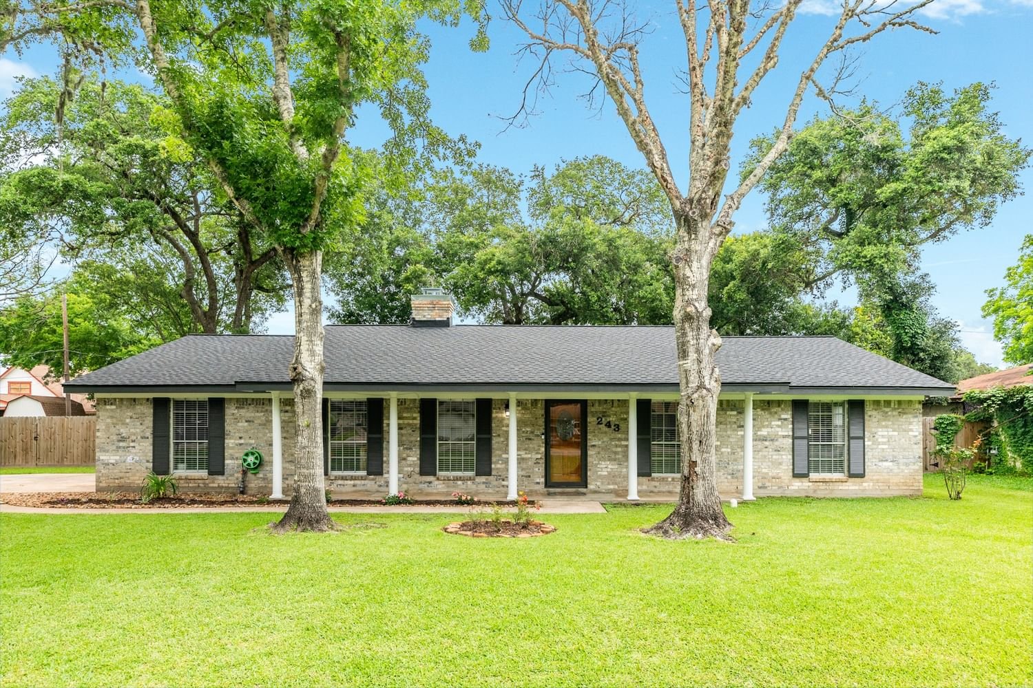 Real estate property located at 243 Barbara, Brazoria, Lakewood Park, Clute, TX, US