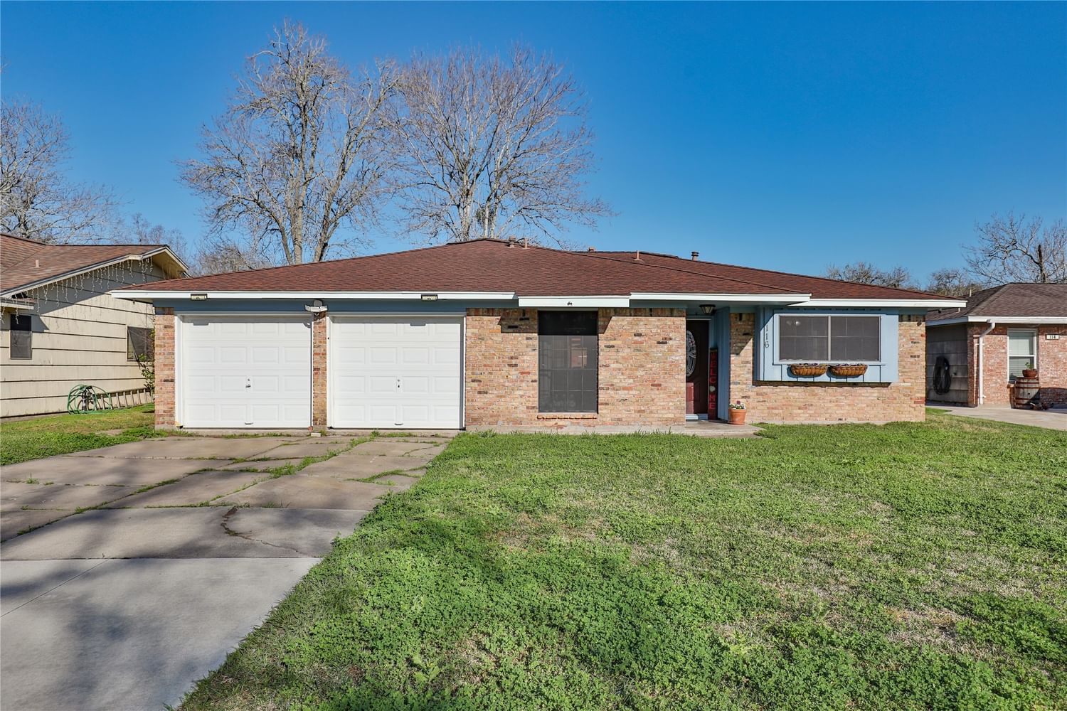 Real estate property located at 116 Hickory, Brazoria, Area B-C-D-E-G-H-J-K-L Etc La, Lake Jackson, TX, US