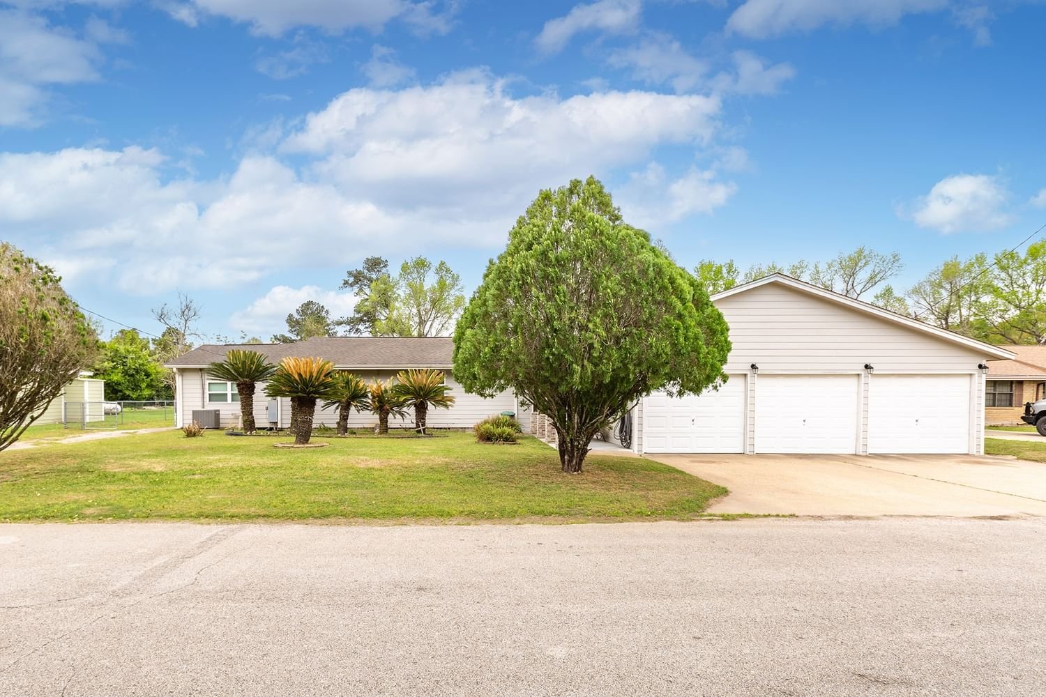 Real estate property located at 53 County Road 147, Liberty, Lacour, Sec 1, Liberty, TX, US