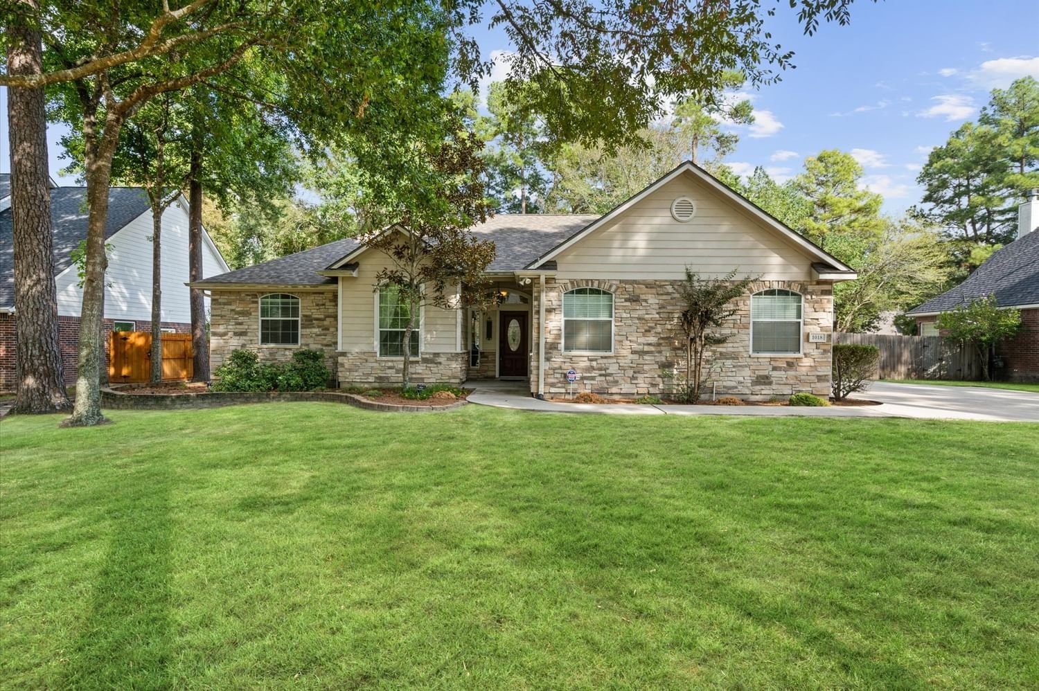 Real estate property located at 1018 Monarch Oak, Montgomery, Magnolia, TX, US