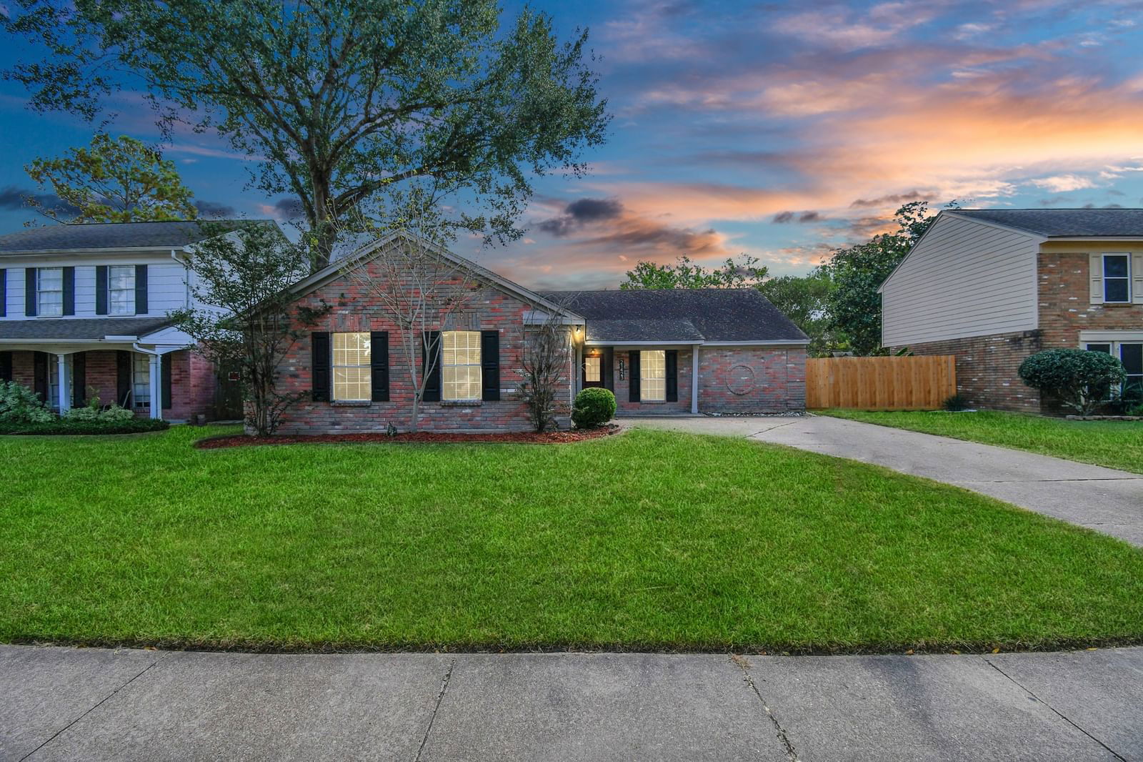 Real estate property located at 21423 Highland Knolls, Harris, Memorial Pkwy, Katy, TX, US