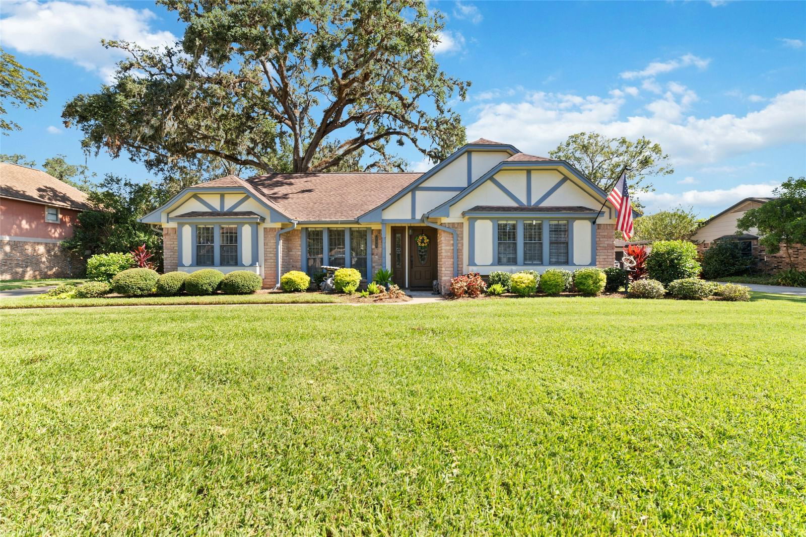 Real estate property located at 132 Arrowwood, Brazoria, TANGLEWOOD LAKE JACKSON, Lake Jackson, TX, US