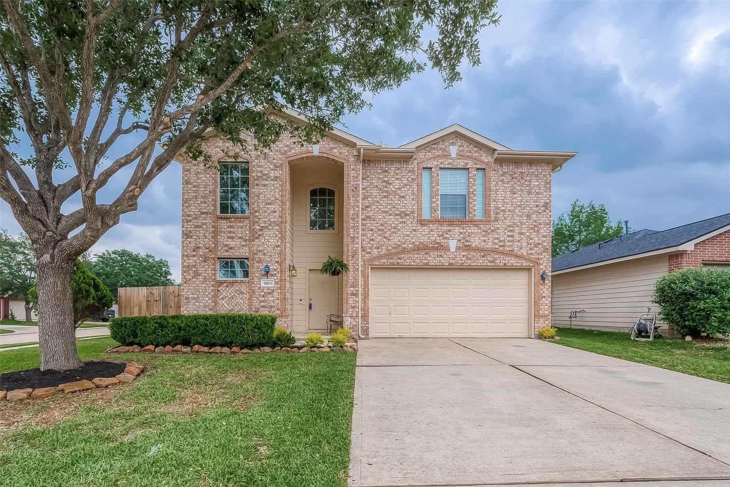 Real estate property located at 7803 Royal Cliff, Fort Bend, Twin Oaks Village, Richmond, TX, US