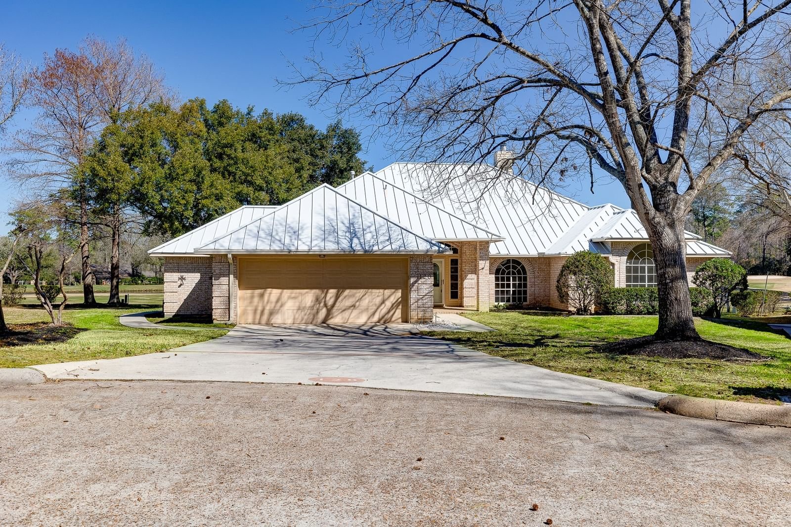 Real estate property located at 120 April Wind, Montgomery, April Sound 01, Conroe, TX, US