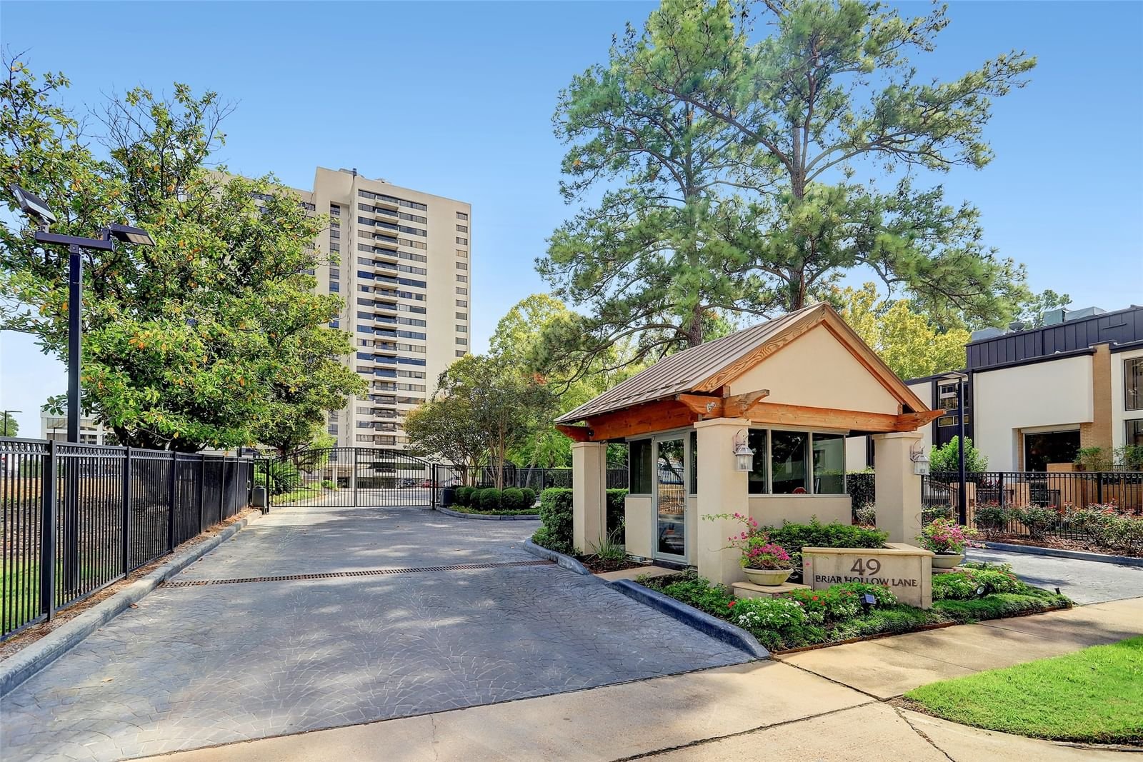 Real estate property located at 49 Briar Hollow #803, Harris, Park Square 01 Condo 02 Amd, Houston, TX, US