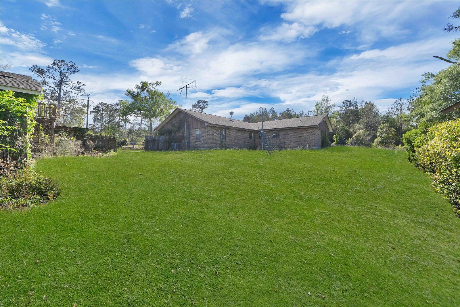 Real estate property located at 20539 Highway 105, Montgomery, Cleveland, TX, US