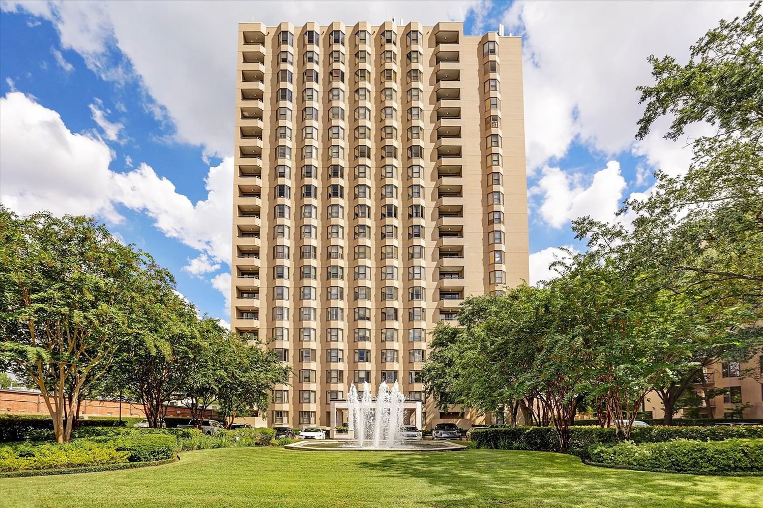Real estate property located at 651 Bering #605, Harris, Woodway Place II, Houston, TX, US