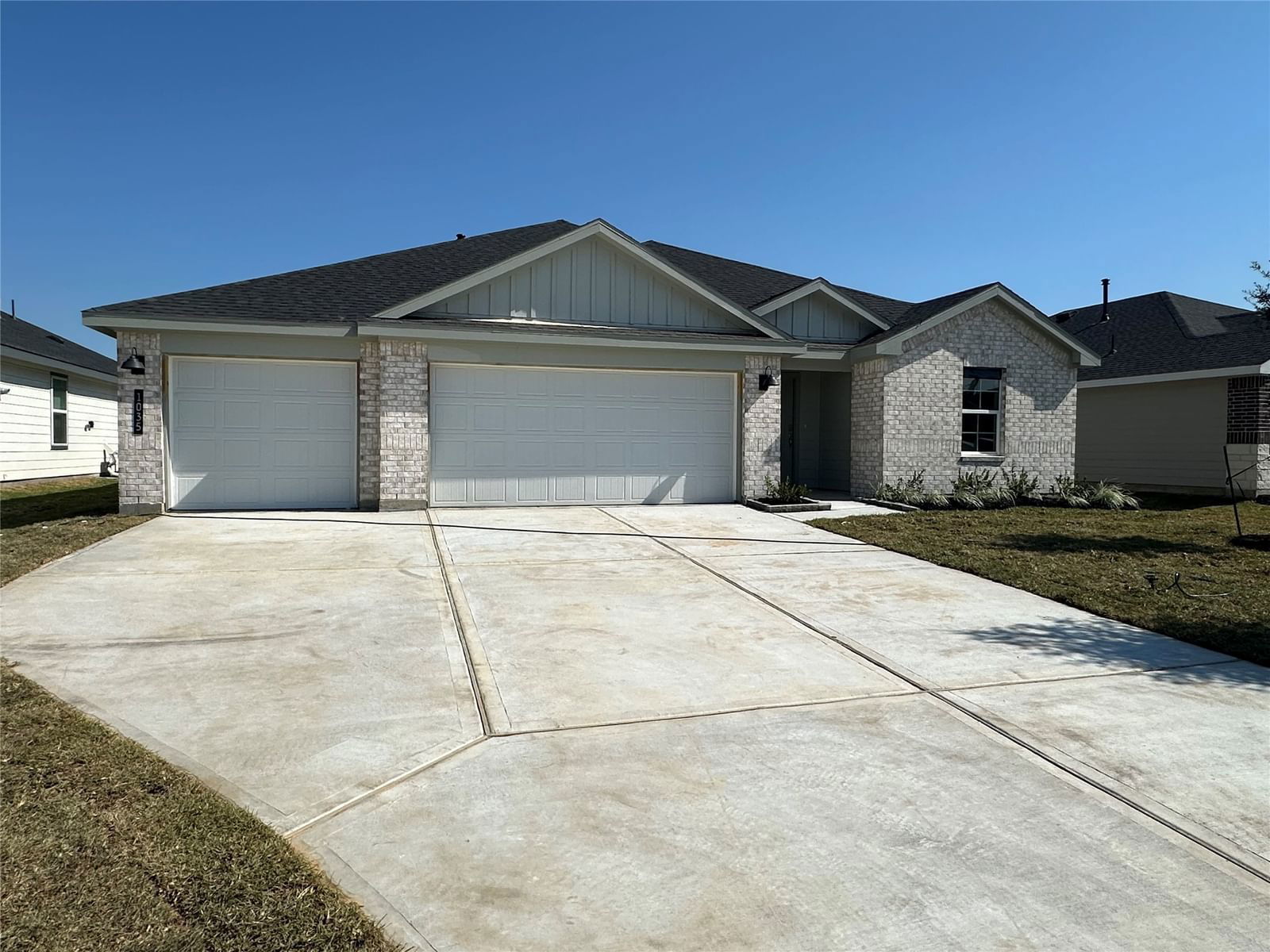 Real estate property located at 1035 Great Barracuda, Brazoria, Watermark, Alvin, TX, US