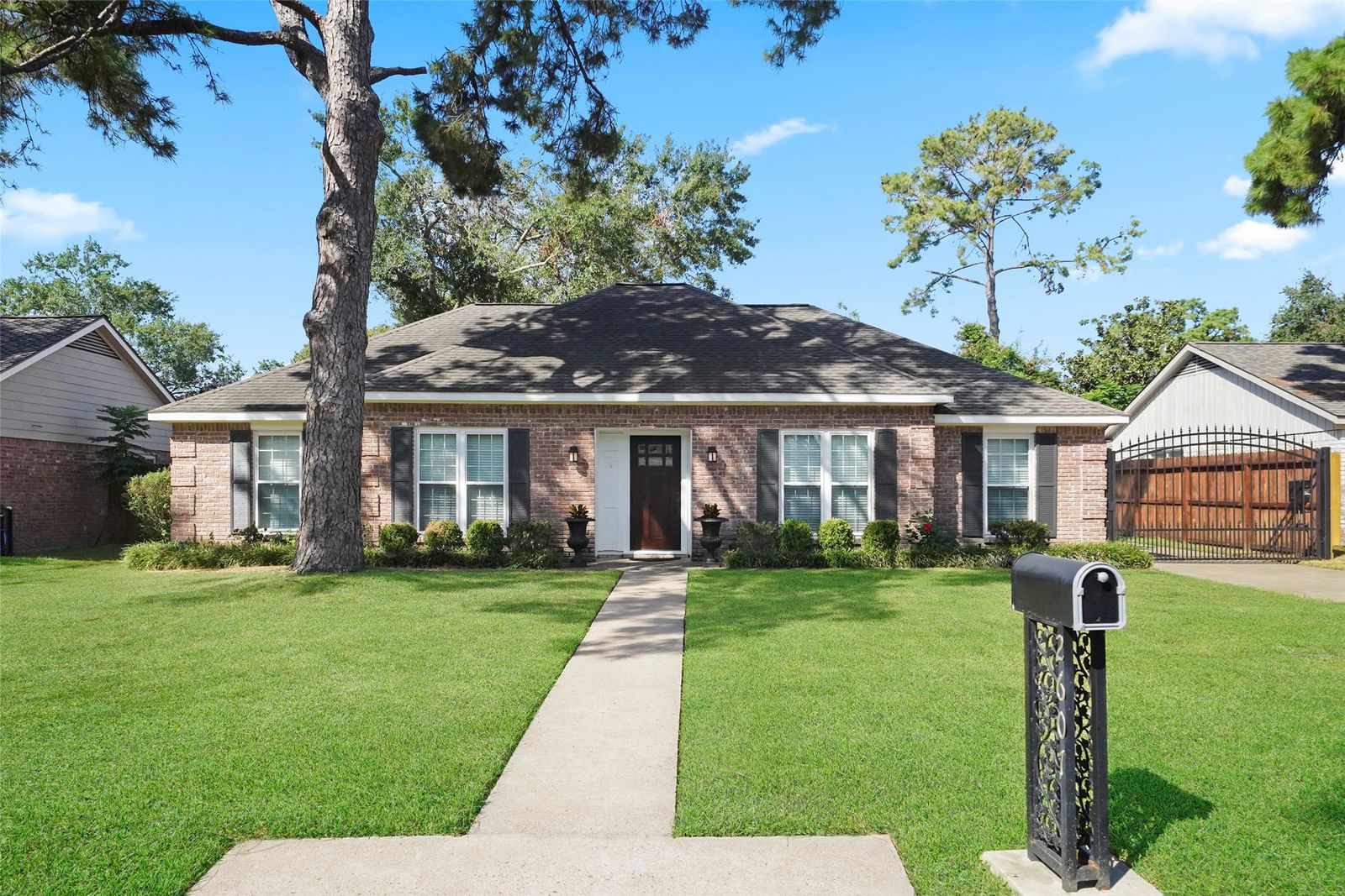 Real estate property located at 2607 Pine Village, Harris, Spring Shadows Sec 04, Houston, TX, US