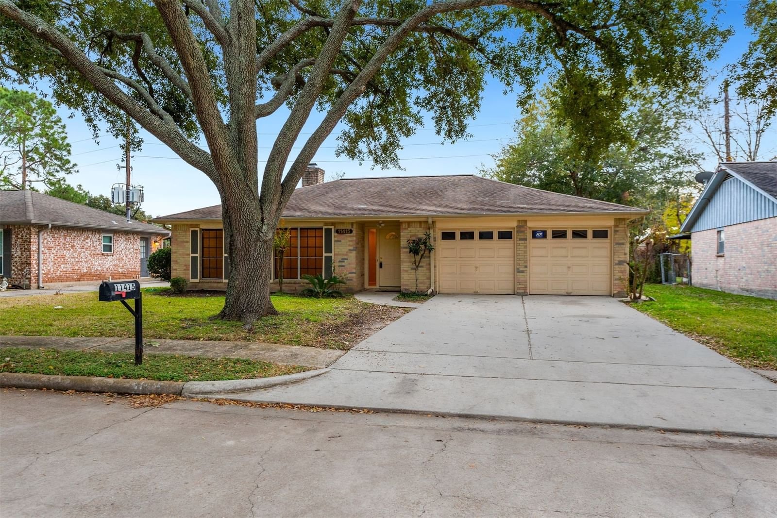 Real estate property located at 11415 Brook Meadows, Fort Bend, Meadows Sec 1, Meadows Place, TX, US