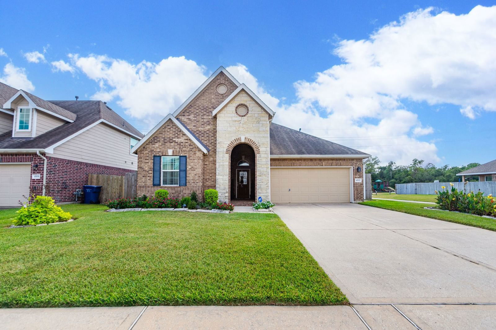 Real estate property located at 4502 Legends Bay, Chambers, Legends Bay Sec 2, Baytown, TX, US