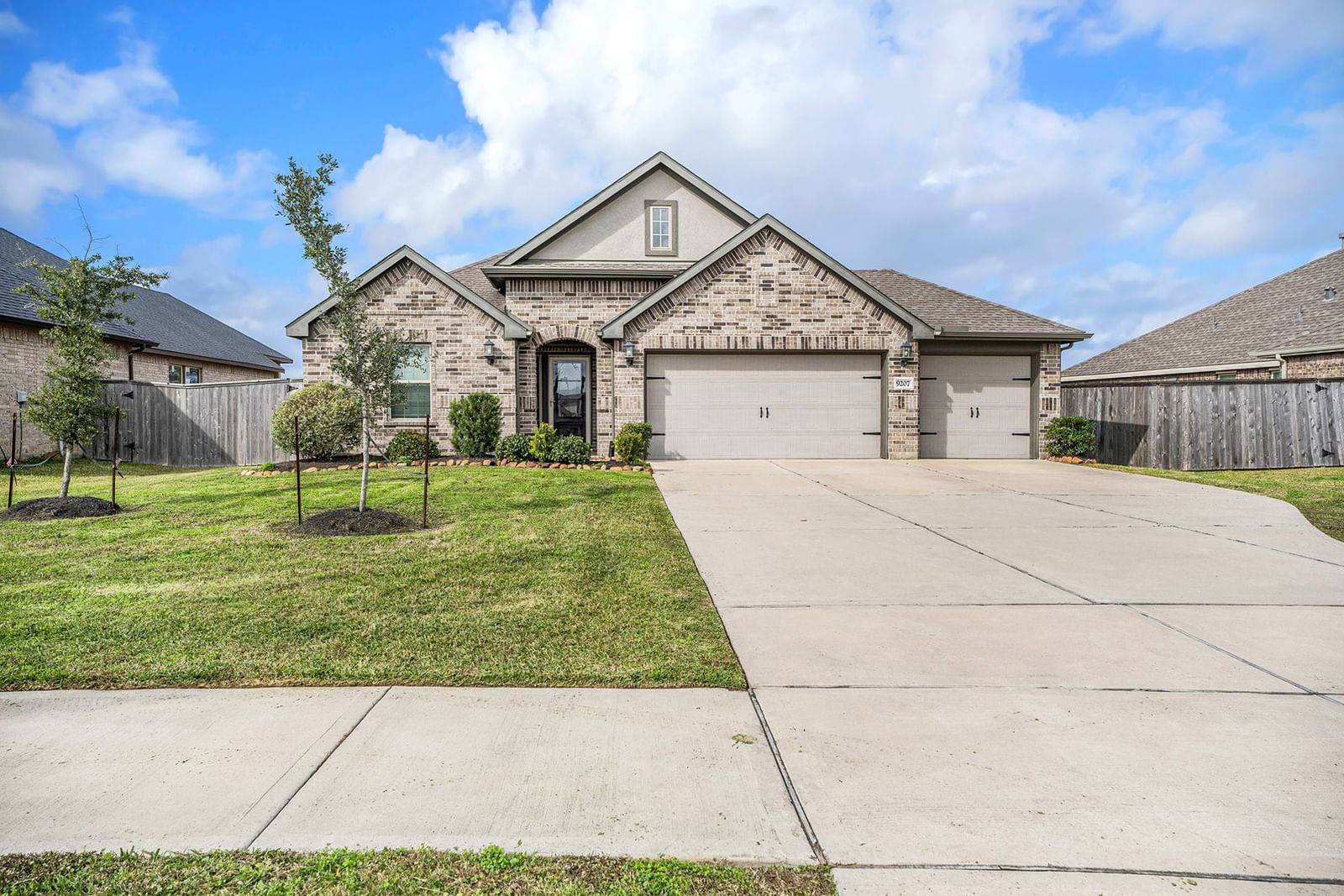 Real estate property located at 9207 Spanish Hills, Harris, Ashbel Xing Sec 2, Baytown, TX, US