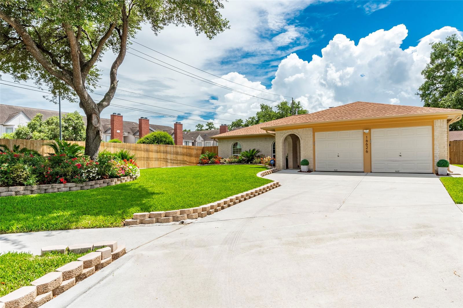 Real estate property located at 16626 Thunderbay, Harris, Camino South, Houston, TX, US