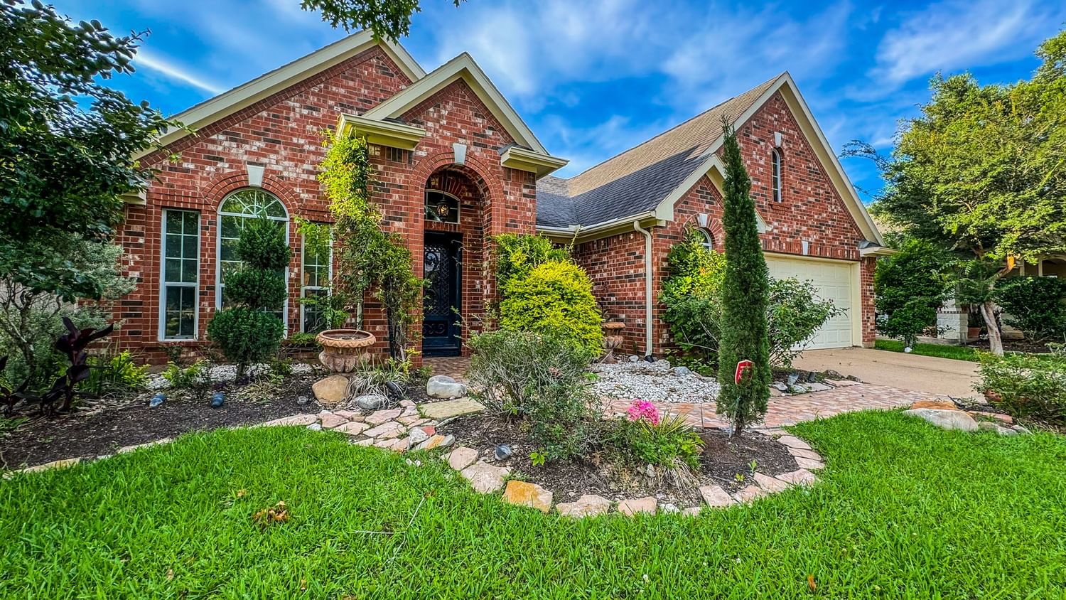 Real estate property located at 9007 Carriage Point, Fort Bend, Greatwood Stonebridge Sec 3, Sugar Land, TX, US