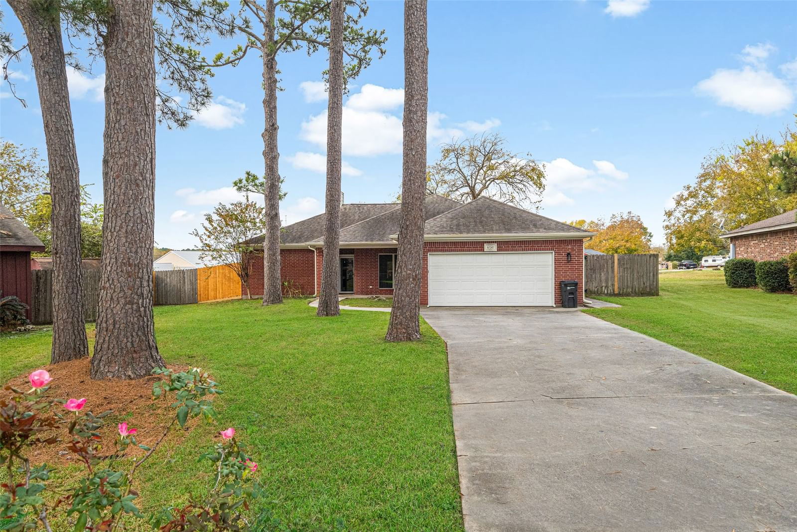 Real estate property located at 10747 Twin Circles, Montgomery, Cape Conroe 02, Montgomery, TX, US